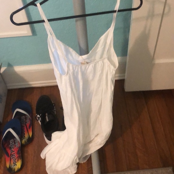 White dress that is spaghetti straps - Picture 3 of 3